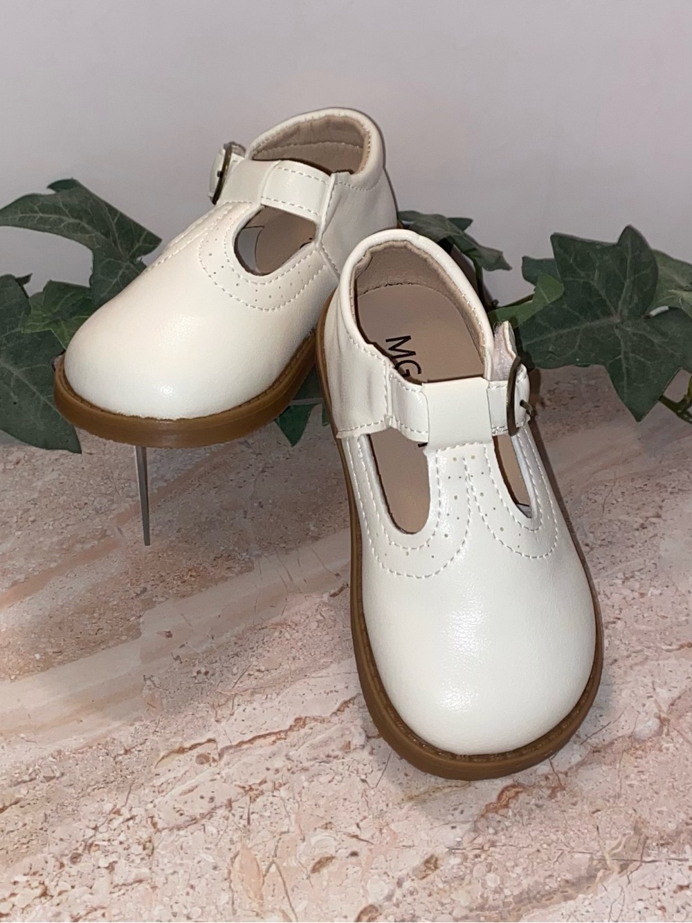 Toddler Girls NWOT Cream T-Strap Oxford Mary Jane Shoes Size 6 US/22 EU